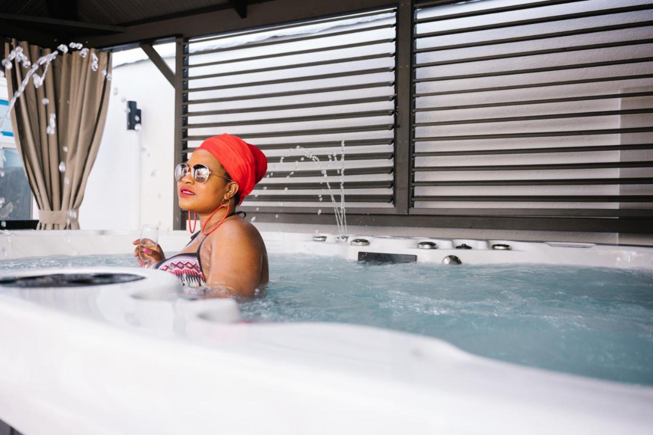 Ashbys Deluxe Studios With Spa Included Portsmouth Exterior photo